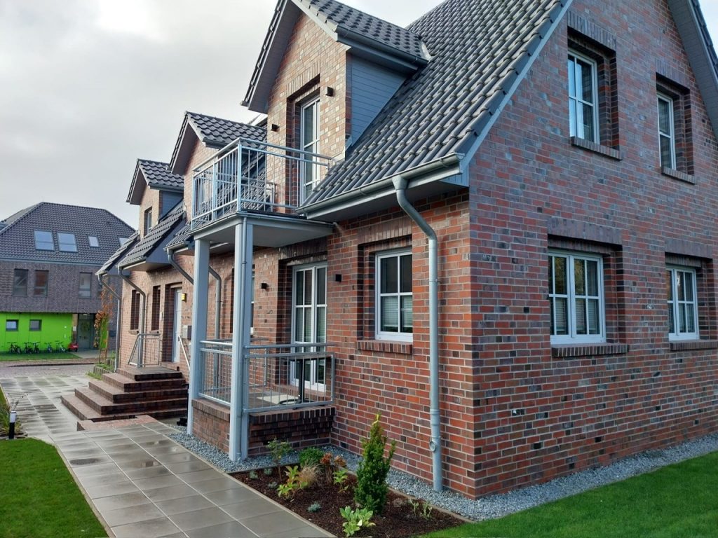 Die Ferienwohnungen mit Blick zur Straße